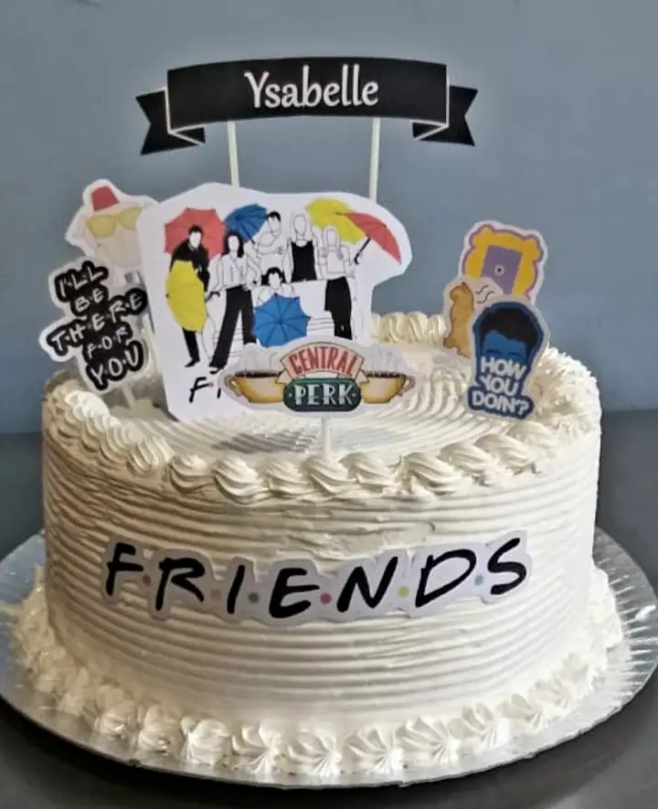Bolo tema Friends com topper personalizado